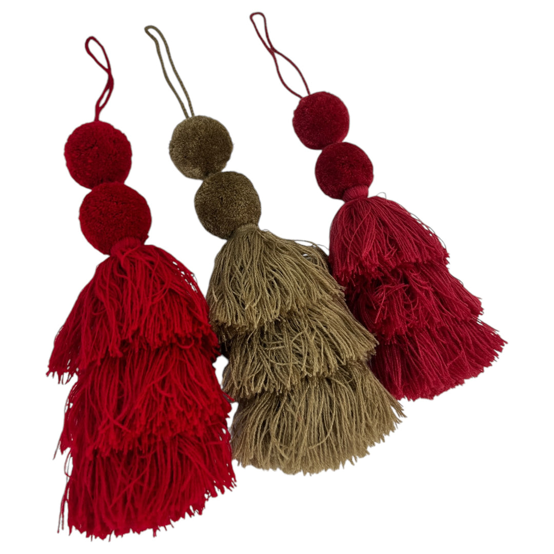 Medium Pompon with Tassel