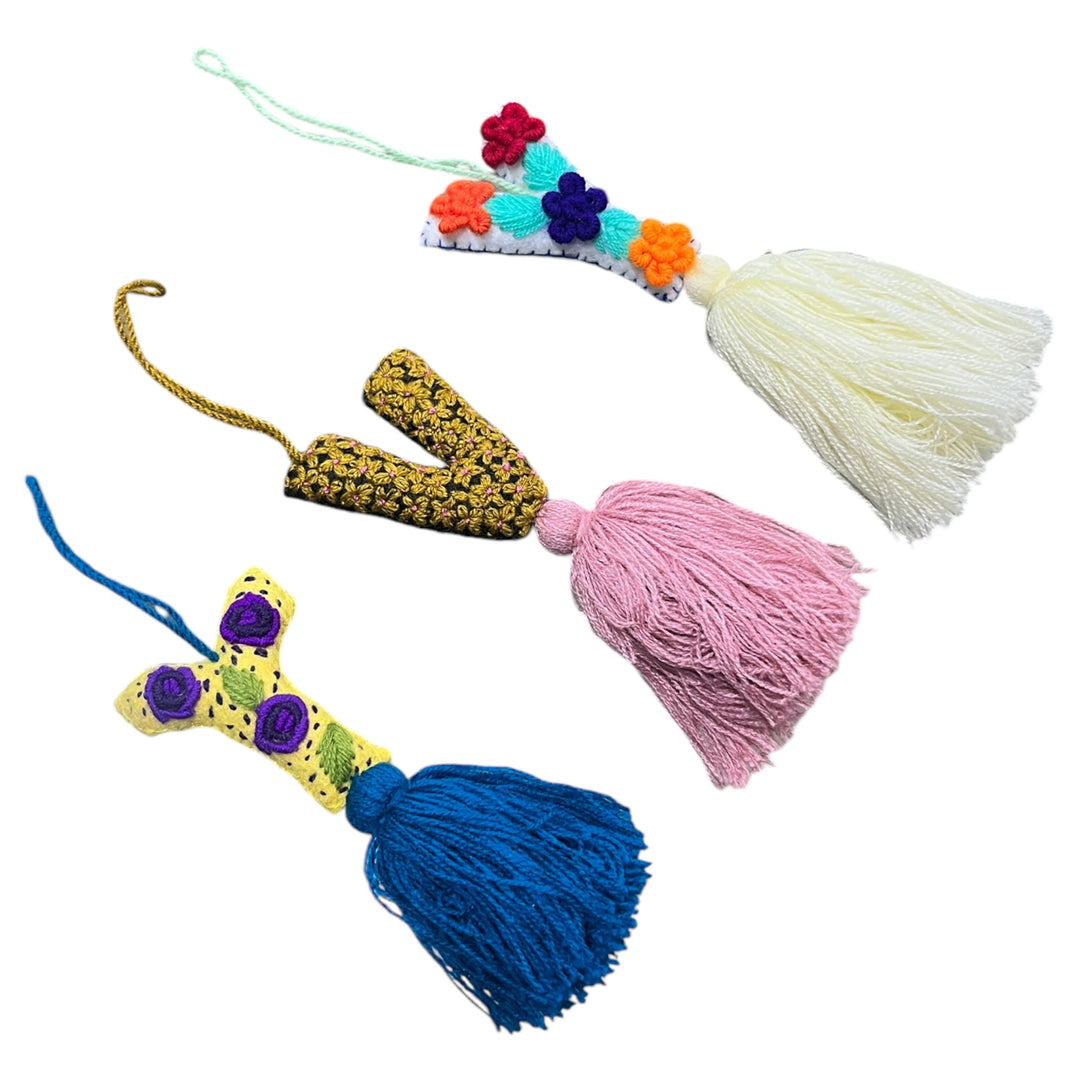 Small Letras Tassel